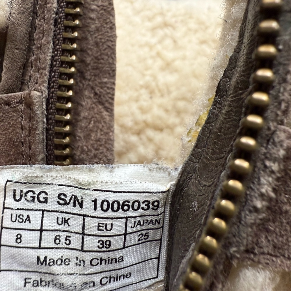 UGG Shearling-Lined Boots in Brown and Cream *** Like New***Women SZ 8 Box 3 - Picture 5 of 6